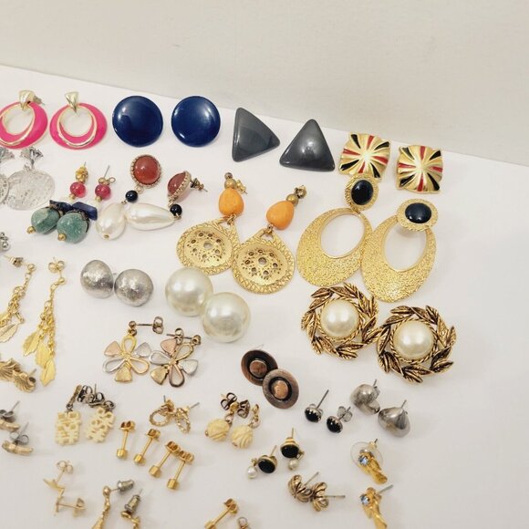 Vtg Mix 44 Plus Dainty Stud Earrings Pierced Butterfly Dangle Angel Stone Cross - Picture 5 of 8